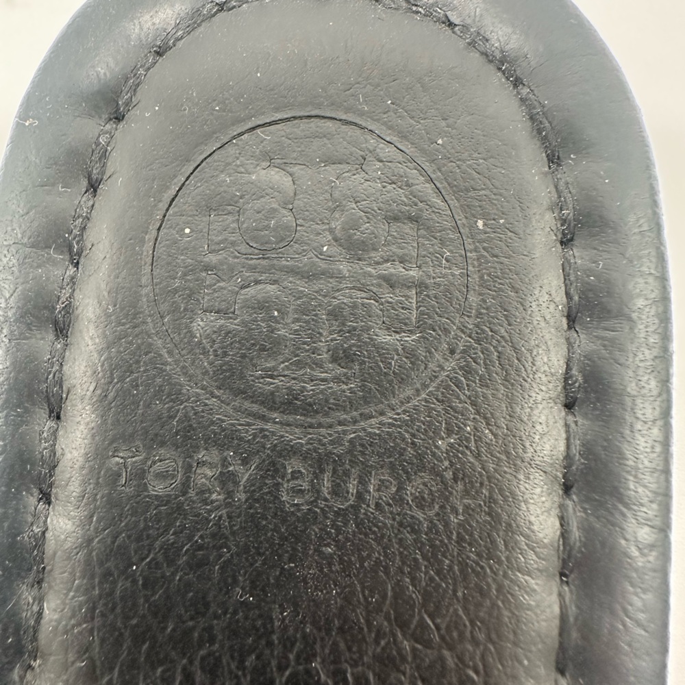 Tory Burch Black Leather Thong Sandals with Gold Emblem Logo - Picture 5 of 8